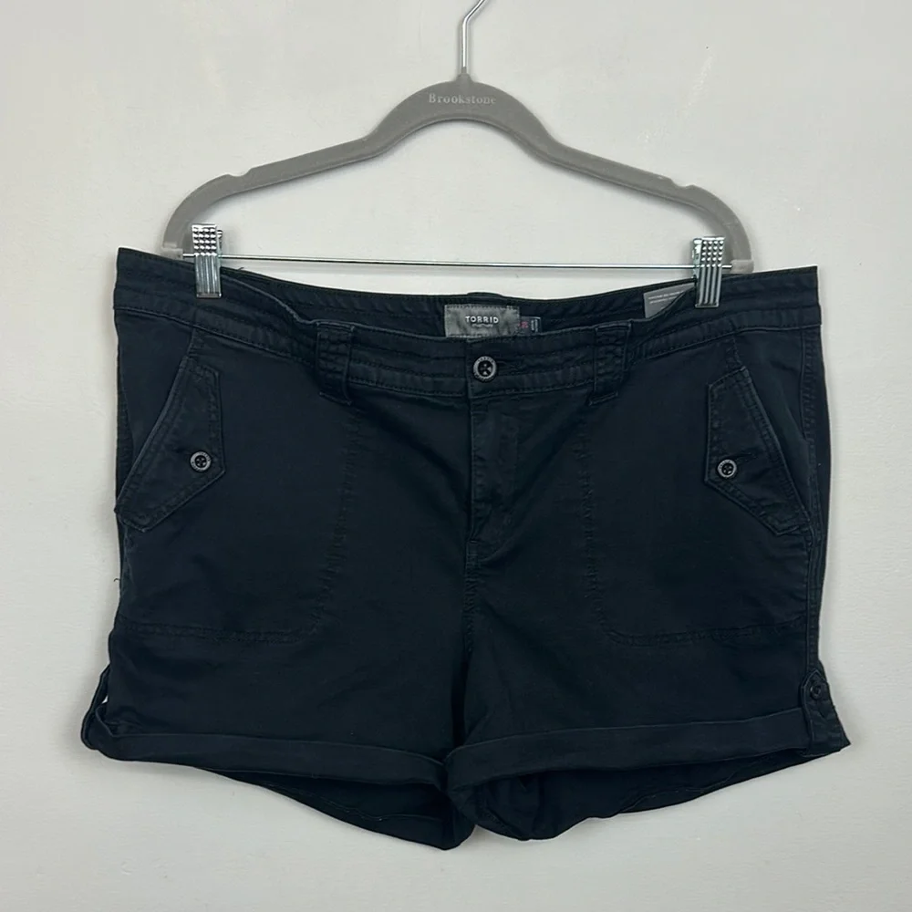 Torrid 3.5 Inch Military Stretch Twill Mid-Rise Short S 20/ 2X
